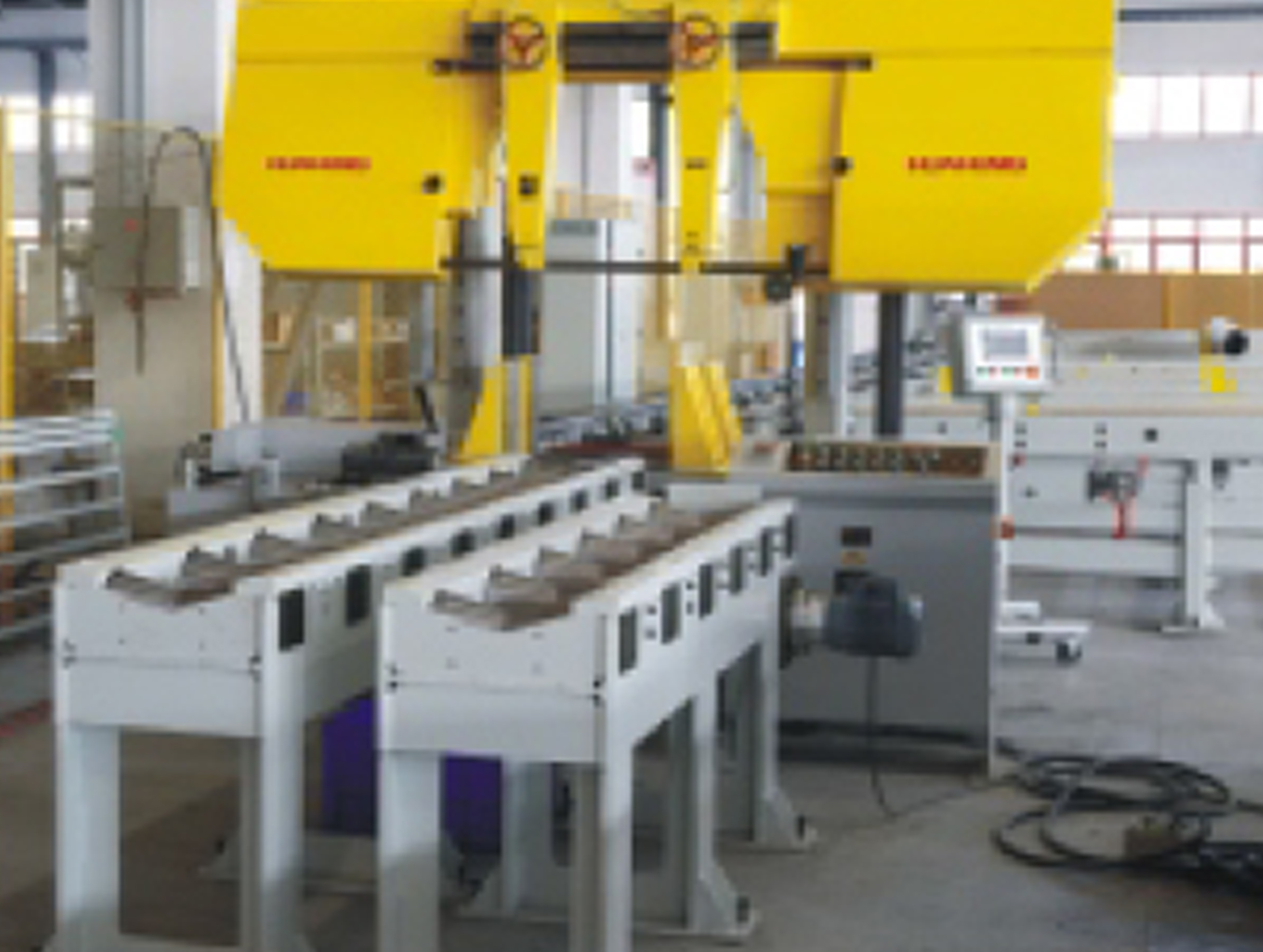 Pipe-Unloading-Conveyer-For-Band-Saw-Beveling